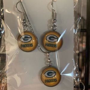 Green Bay Packers earrings and necklace set